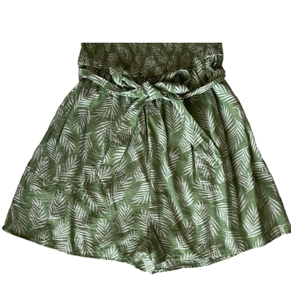 Daisy May Green Shorts Romper. Medium - Picture 9 of 9